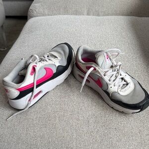 Nike Kids Sneakers in White, Black & Bright Pink